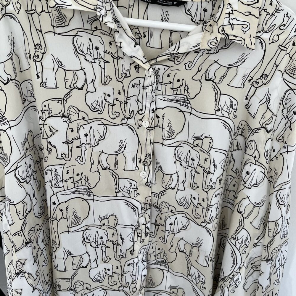 Zara Women XL Blouse Shirt Elephant Print Buttons Flowy Side Slits NWOT - Picture 6 of 8